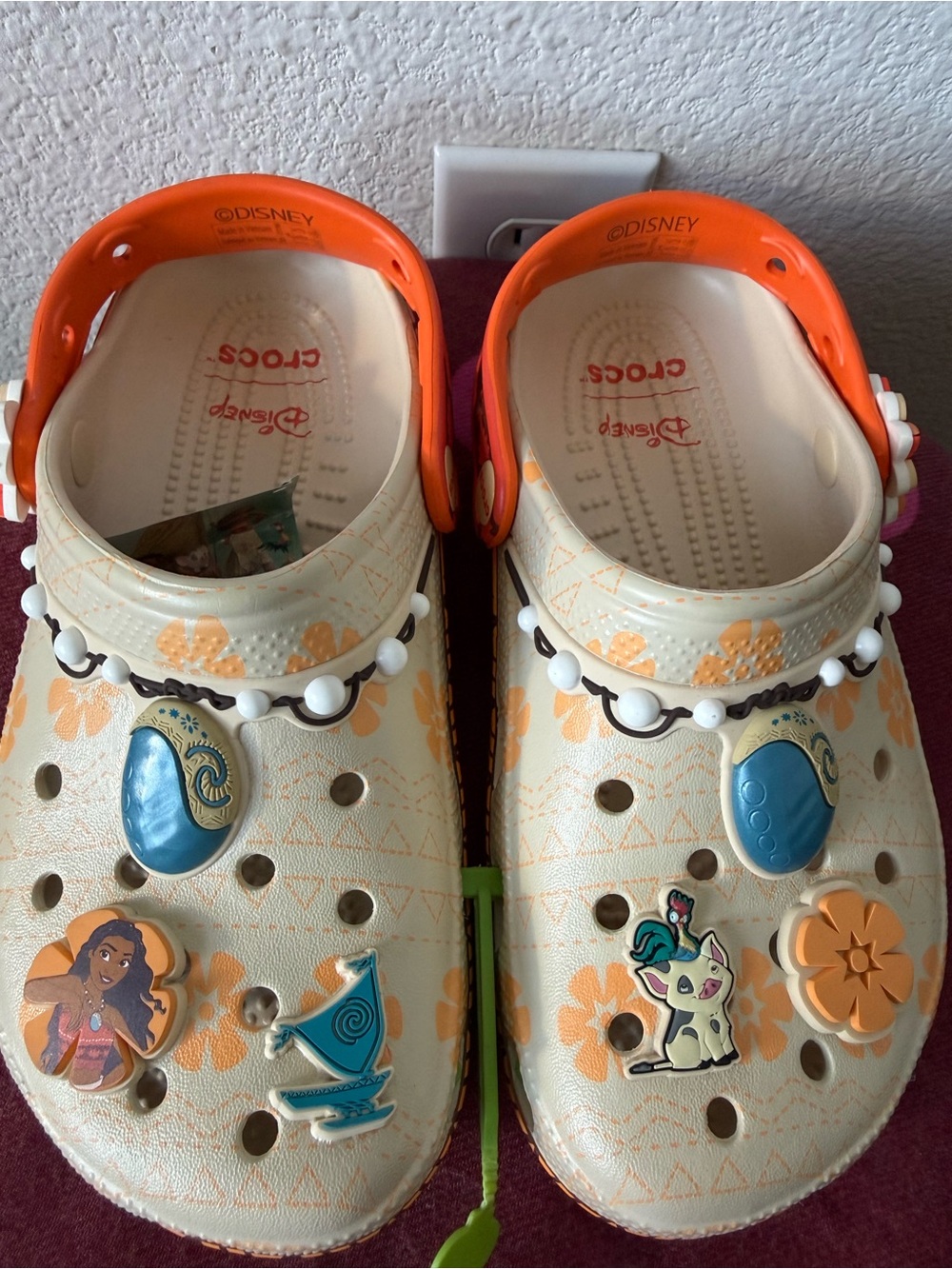 Disney Moana Crocs Kids J4 Youth 4 NWT Pua Ocean Clogs